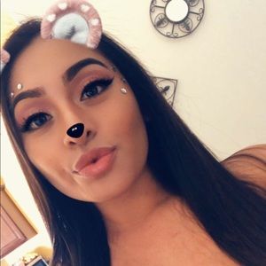 Meet your Posher, Yesenia